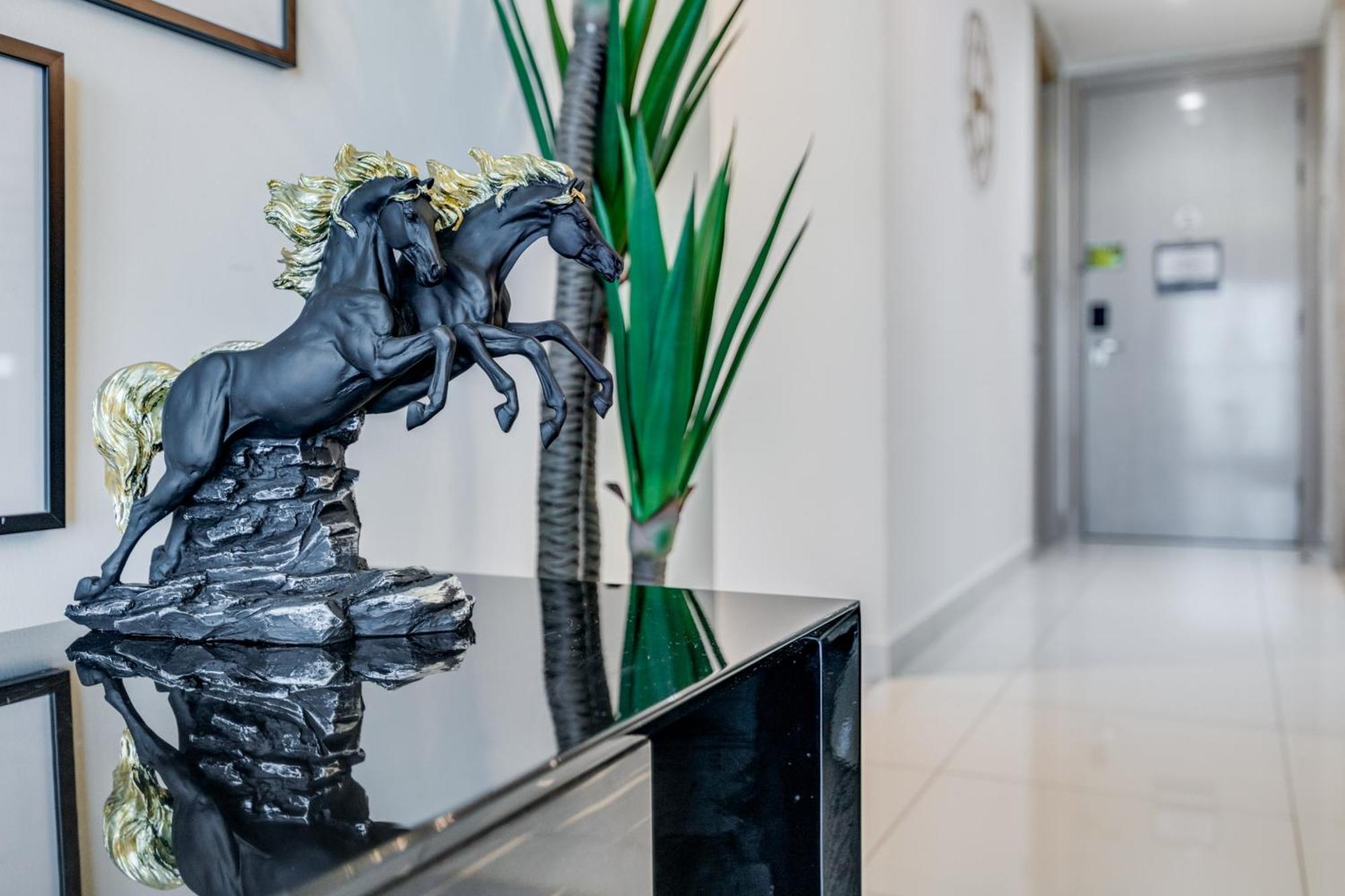 Globalstay Damac Towers By Paramount In Business Bay Dubai Bagian luar foto